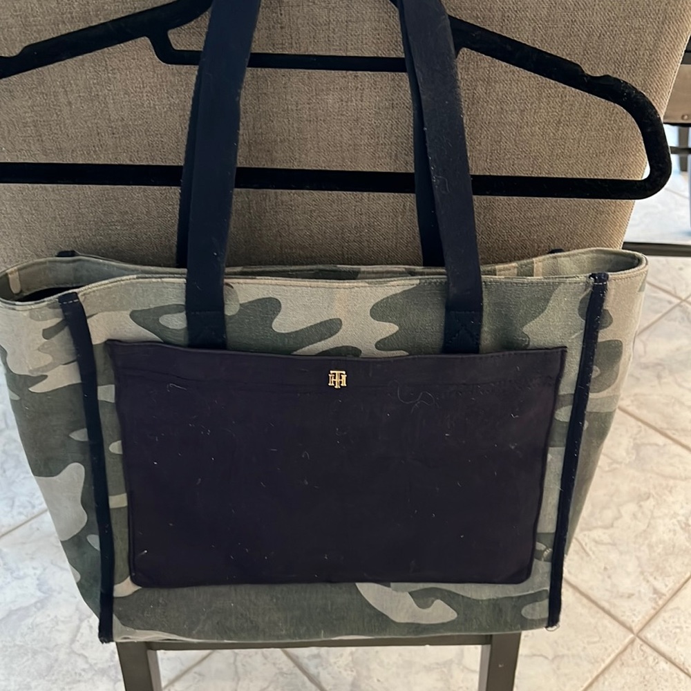 Tommy Hilfiger camo tote
